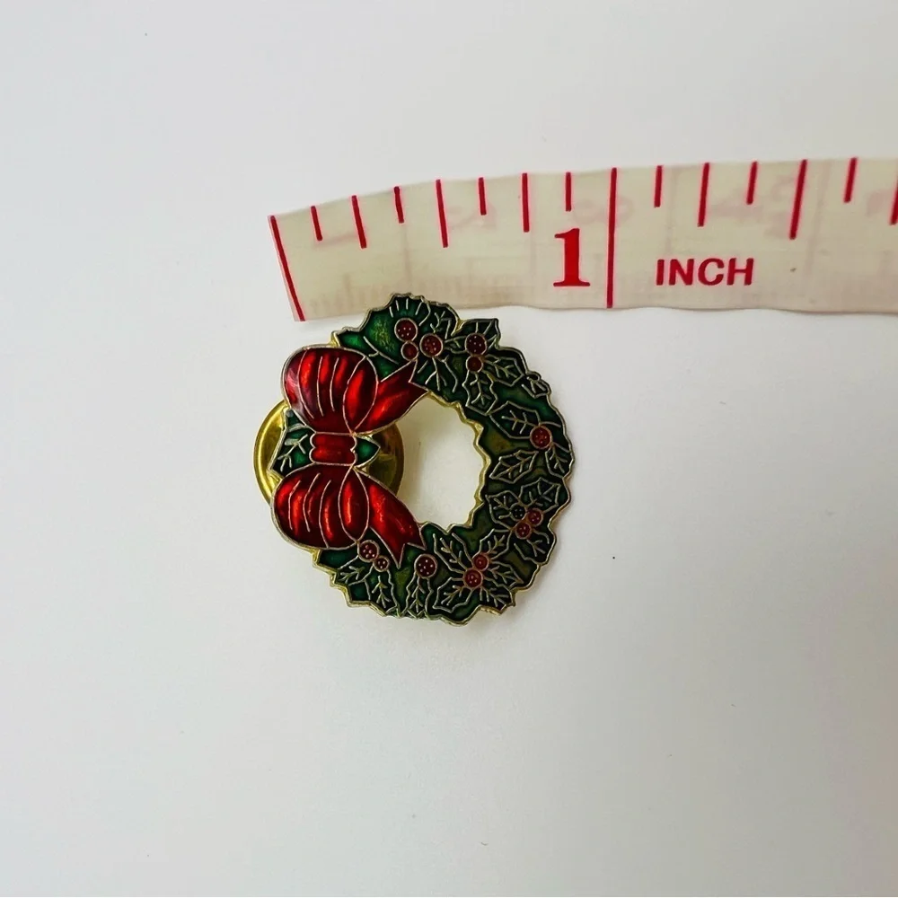 Vintage Enamel Christmas Wreath Lapel Pin Red Bow Holiday Brooch